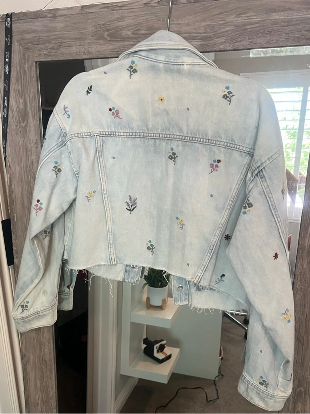 Pilcro Light Blue embroidered Denim Jacket no tag never worn - Picture 5 of 7